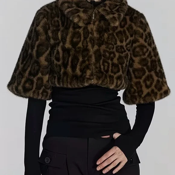 Leopard Faux Fur Cropped Capelet - Picture 6 of 9